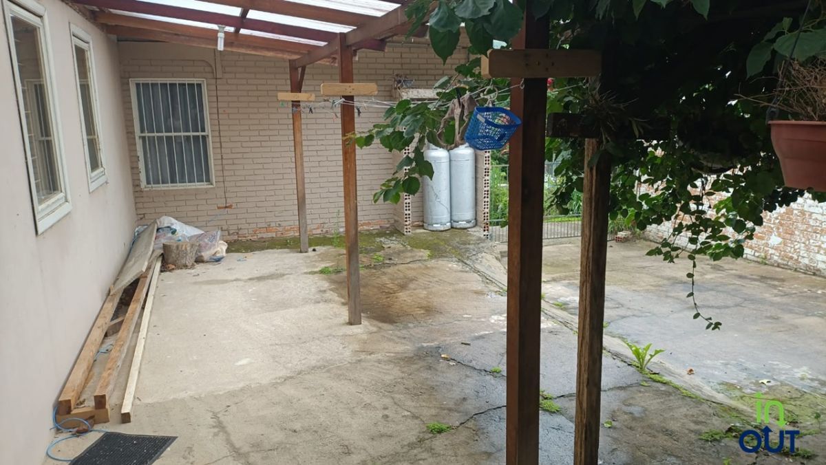 Excelente casa de 2 andares e privativa