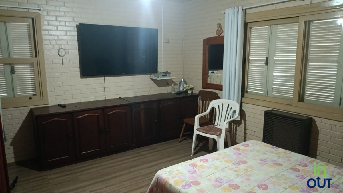 Excelente casa de 2 andares e privativa